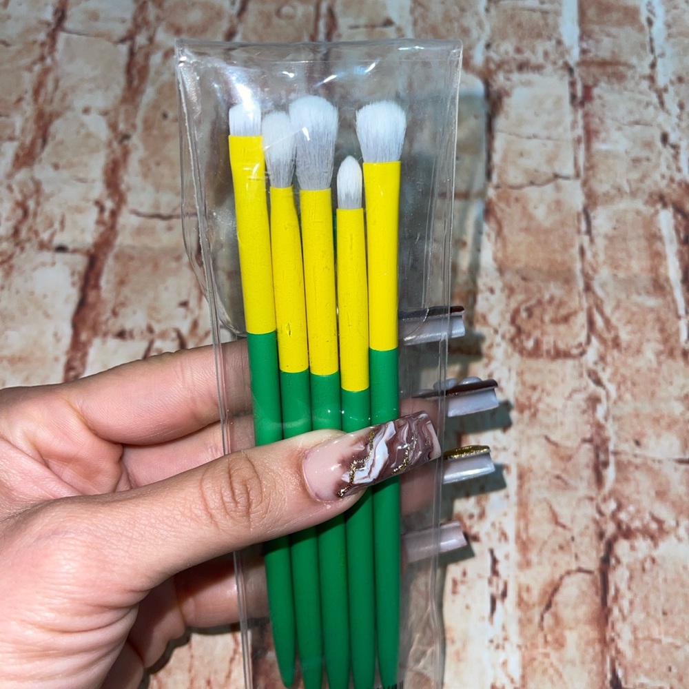 Lavish Green and Yellow Eye Makeup Brush Set
